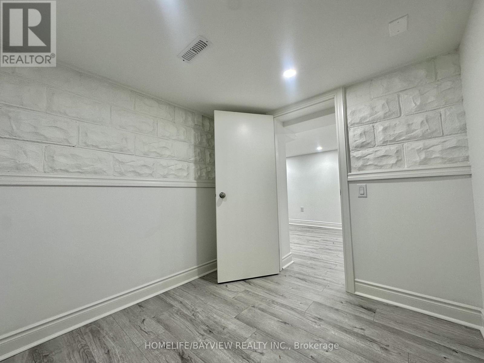 27 Cranbrooke Avenue, Toronto, Ontario  M5M 1M3 - Photo 5 - C12492368