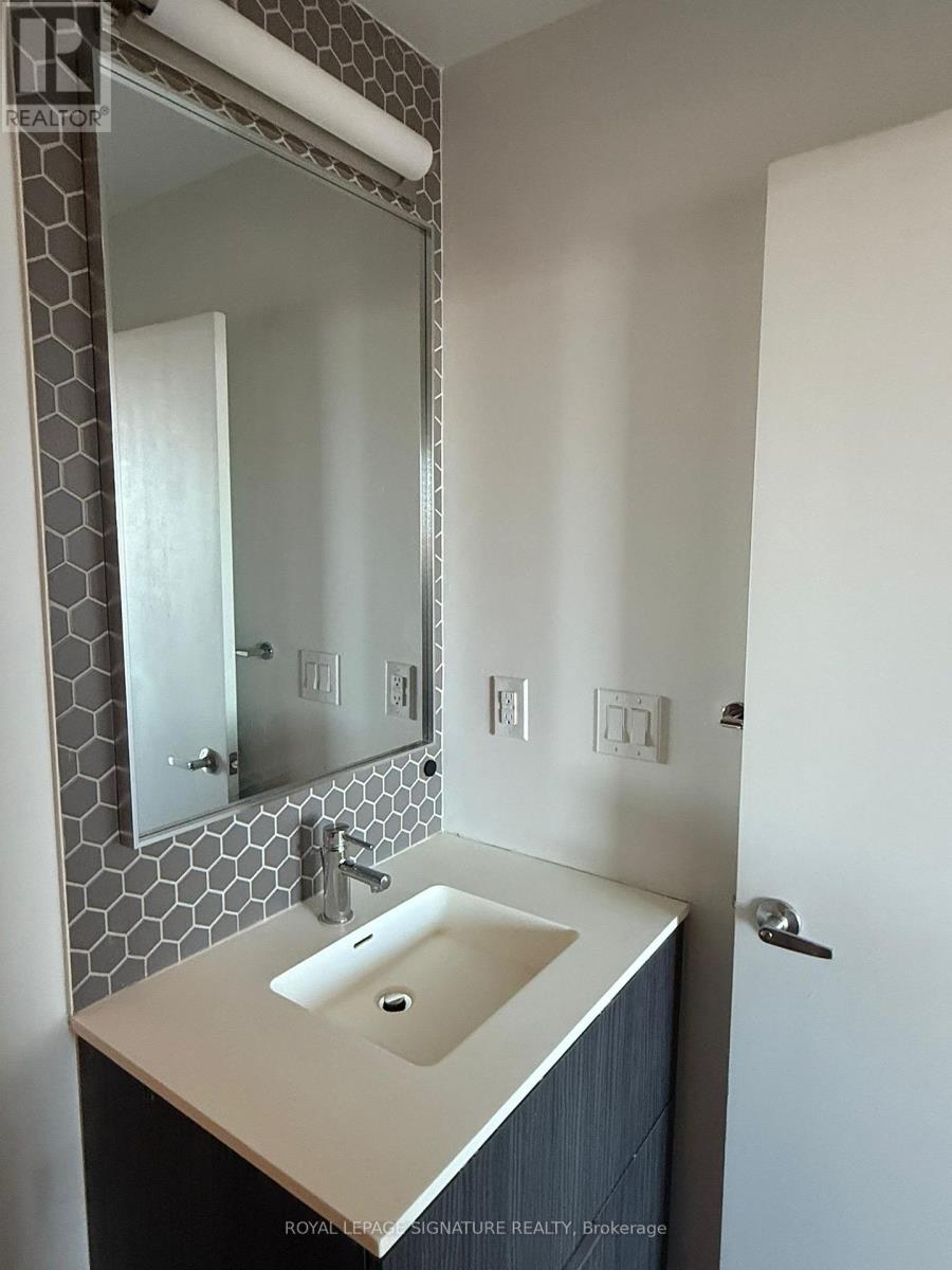 1812 - 2520 Eglinton Avenue W, Mississauga, Ontario  L5M 0Y4 - Photo 6 - W12566134