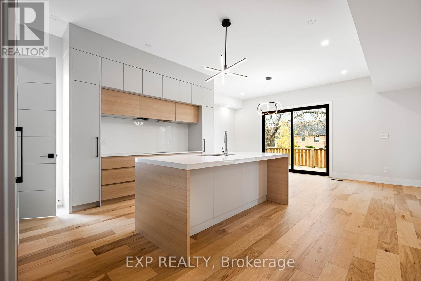 14 Walsh Avenue, Toronto, Ontario  M9M 1B6 - Photo 15 - W12567628