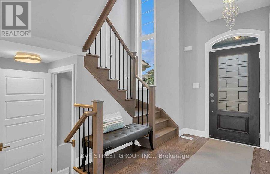 103 Beaveridge Avenue, Oakville, Ontario  L6H 0M6 - Photo 4 - W12567984