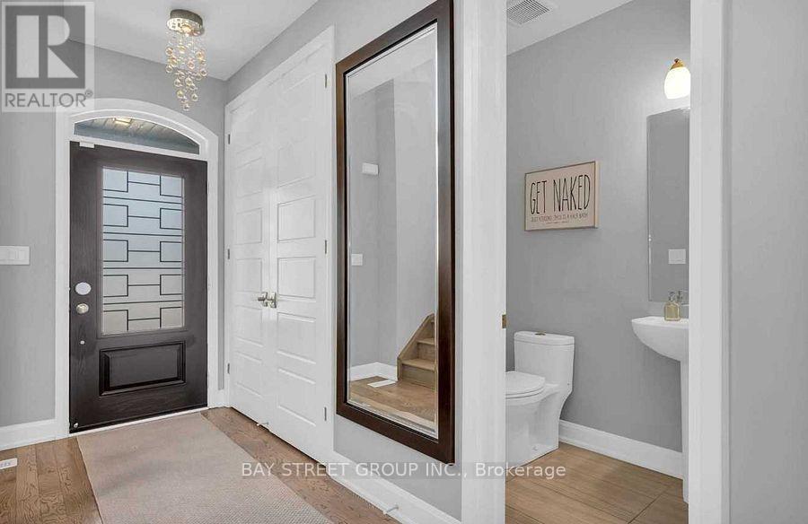 103 Beaveridge Avenue, Oakville, Ontario  L6H 0M6 - Photo 5 - W12567984