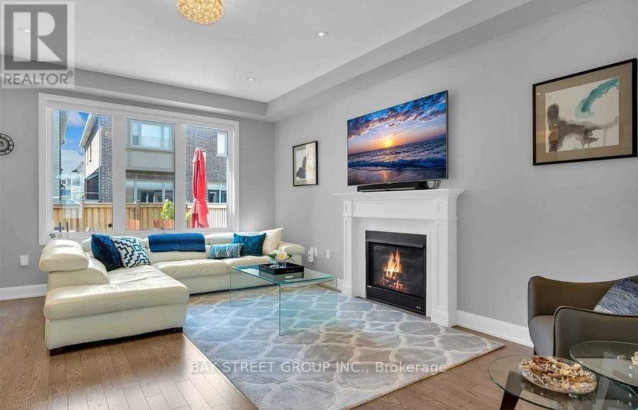 103 Beaveridge Avenue, Oakville, Ontario  L6H 0M6 - Photo 8 - W12567984