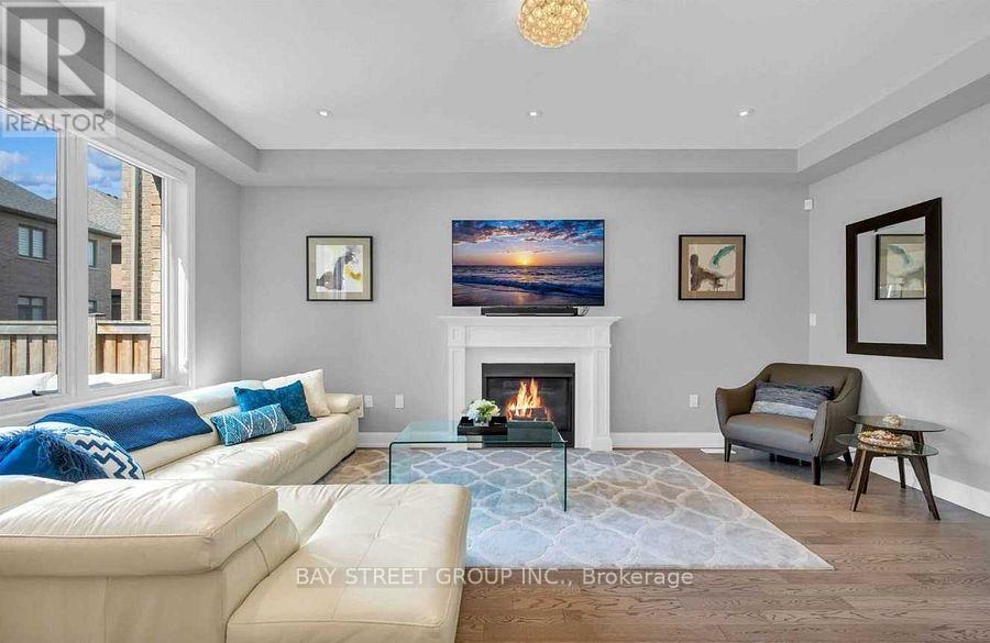 103 Beaveridge Avenue, Oakville, Ontario  L6H 0M6 - Photo 9 - W12567984