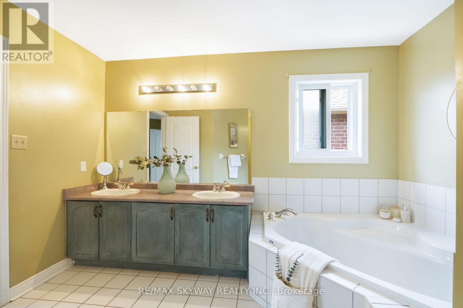 57 Banington Crescent, Brampton, Ontario  L7A 1G3 - Photo 25 - W12568016