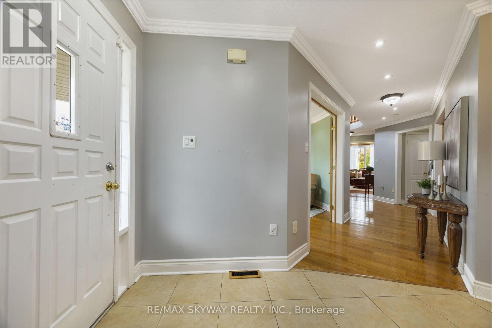 57 Banington Crescent, Brampton, Ontario  L7A 1G3 - Photo 3 - W12568016