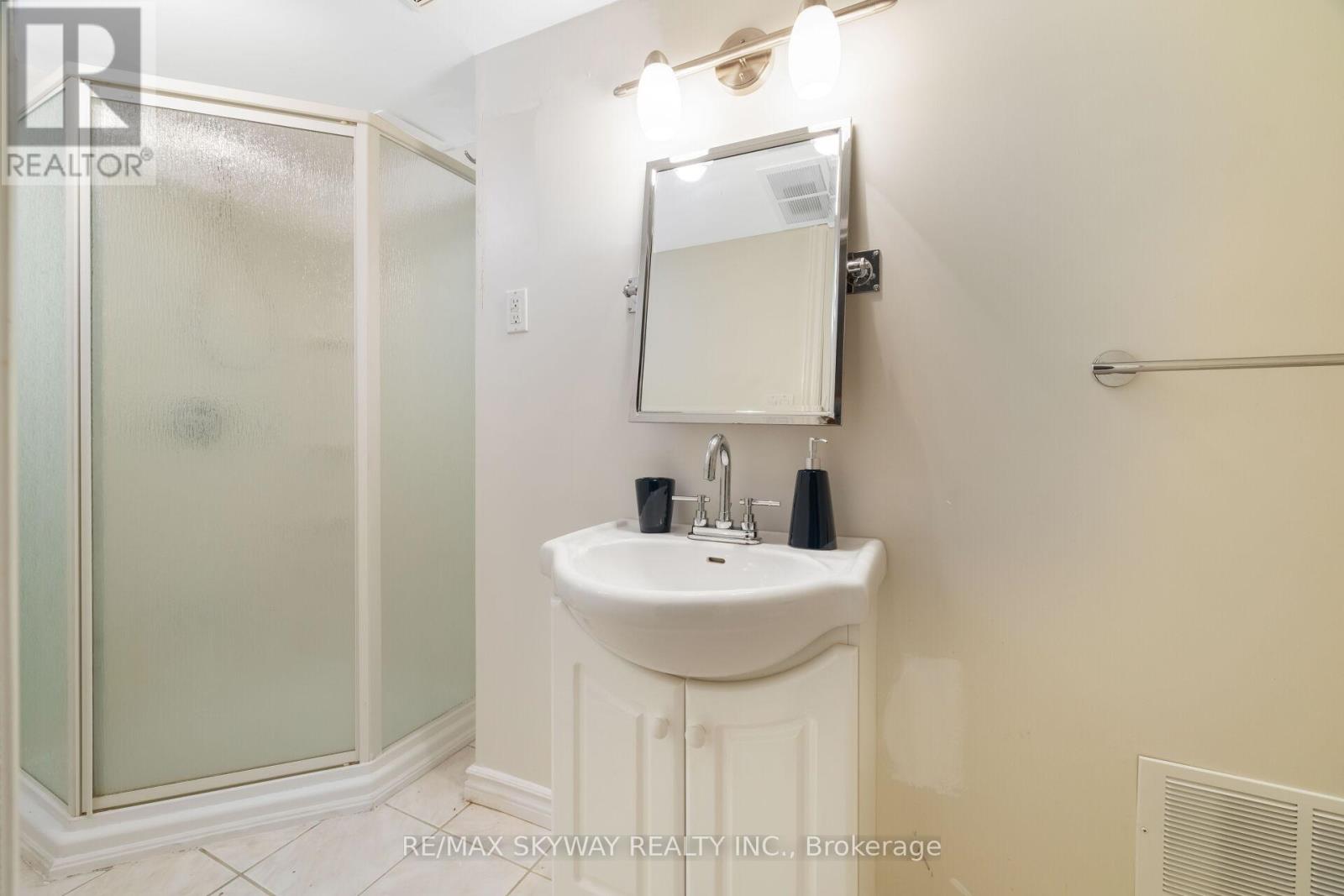 57 Banington Crescent, Brampton, Ontario  L7A 1G3 - Photo 38 - W12568016