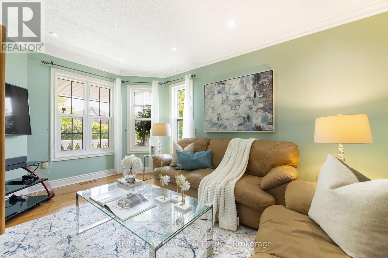 57 Banington Crescent, Brampton, Ontario  L7A 1G3 - Photo 5 - W12568016