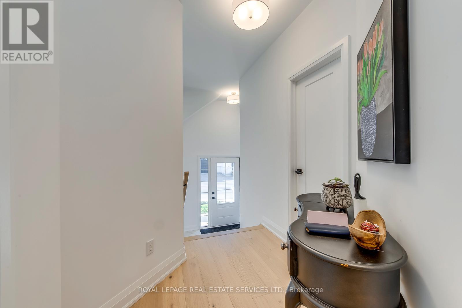 3 Santa Barbara Lane Road N, Halton Hills, Ontario  L7G 3P9 - Photo 4 - W12568048