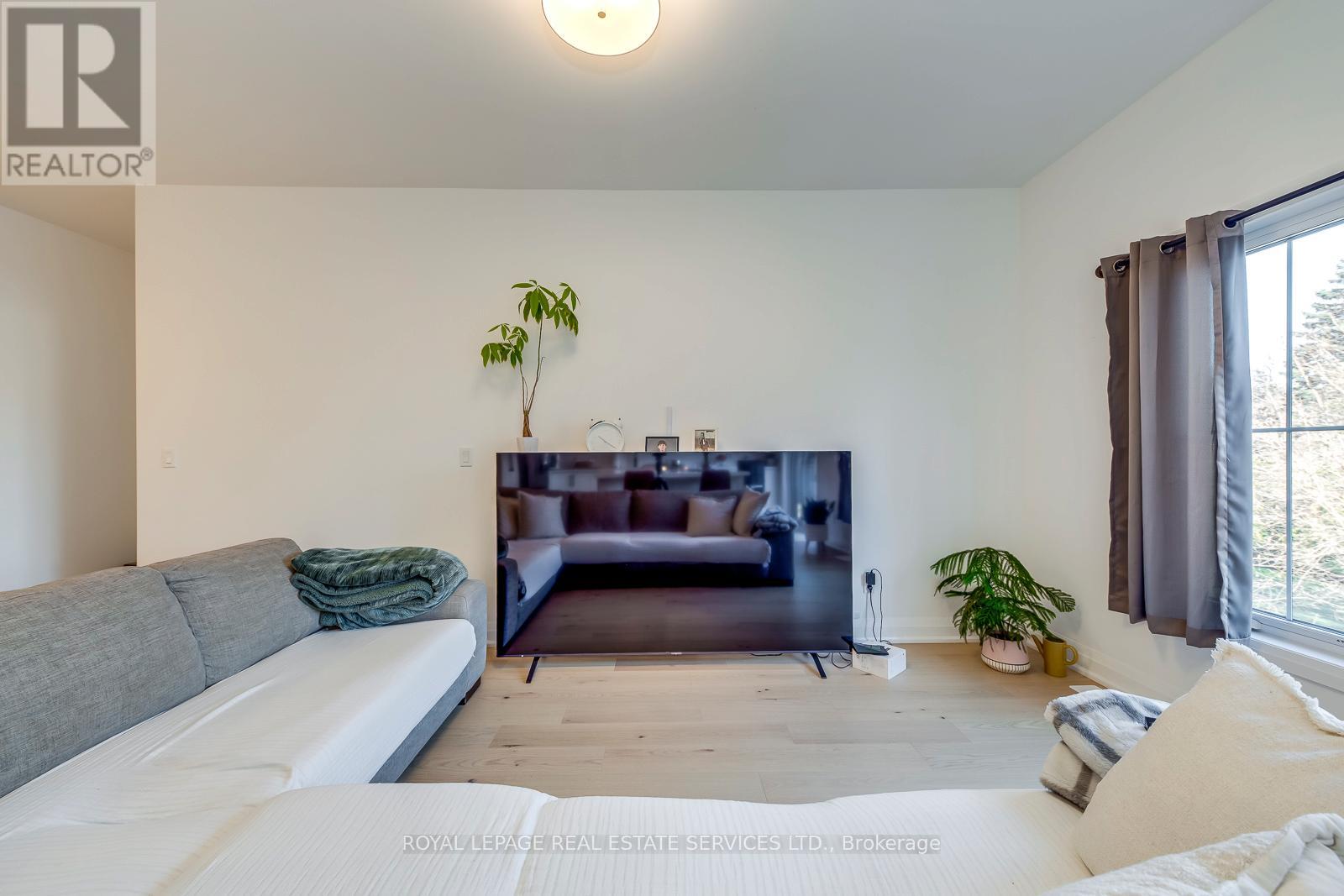 3 Santa Barbara Lane Road N, Halton Hills, Ontario  L7G 3P9 - Photo 6 - W12568048