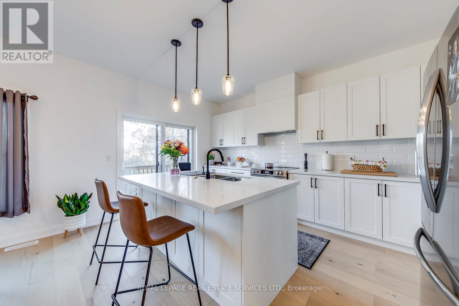 3 Santa Barbara Lane Road N, Halton Hills, Ontario  L7G 3P9 - Photo 8 - W12568048