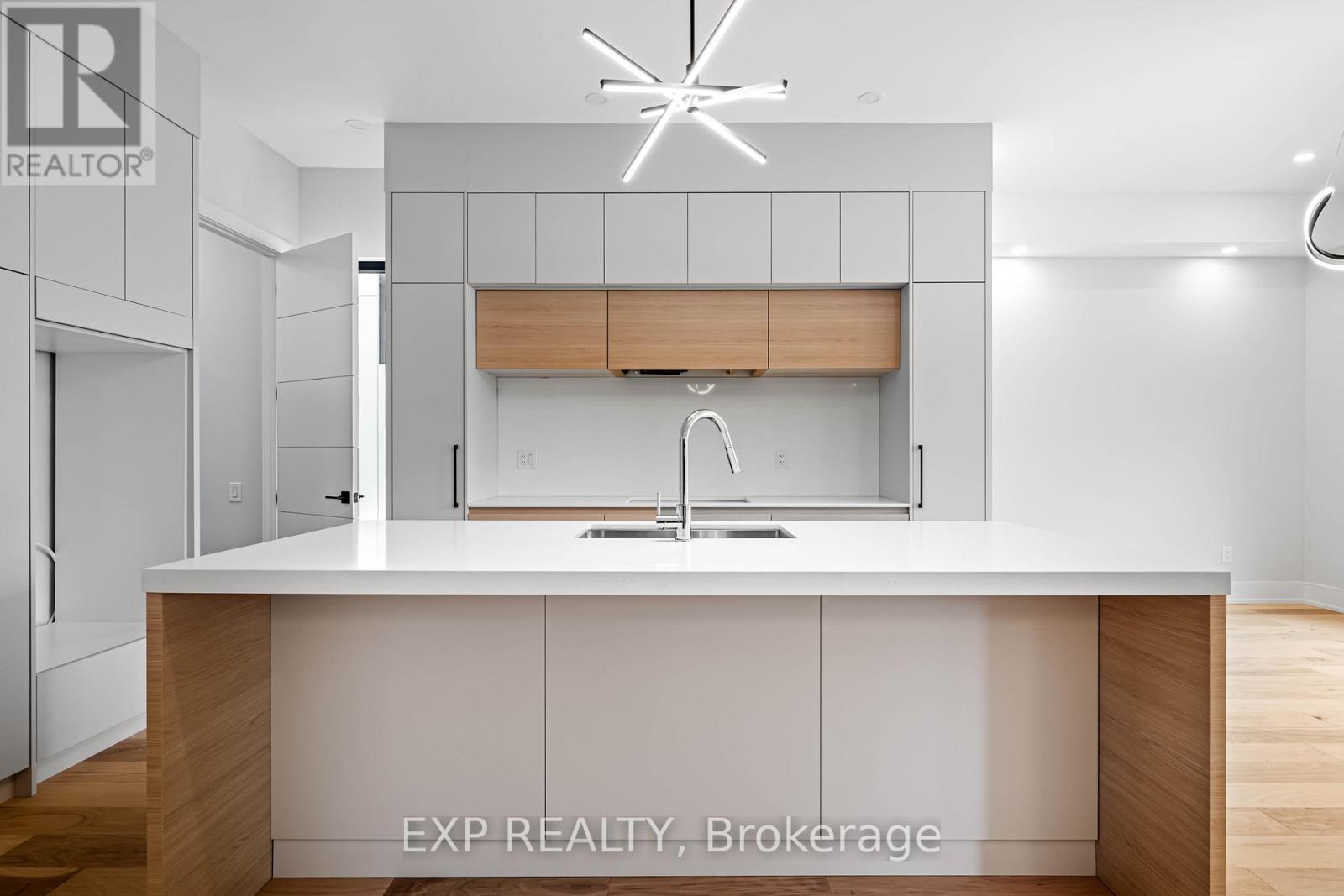 14 Walsh Avenue, Toronto, Ontario  M9M 1B6 - Photo 16 - W12567628