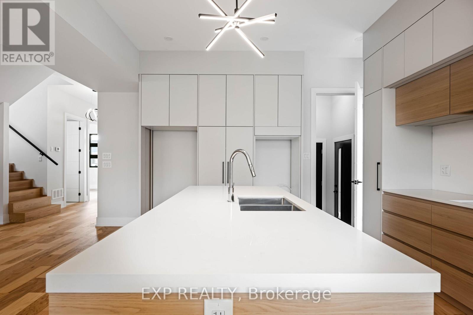 14 Walsh Avenue, Toronto, Ontario  M9M 1B6 - Photo 17 - W12567628