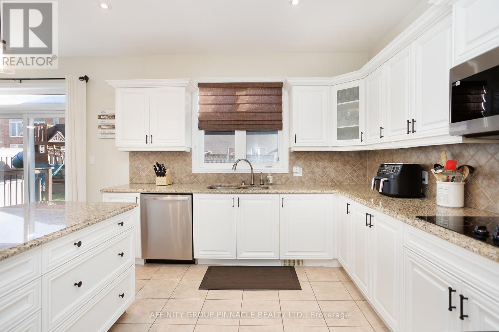 31 Ellis Crescent, Kawartha Lakes, Ontario  K9V 0A5 - Photo 22 - X12568208