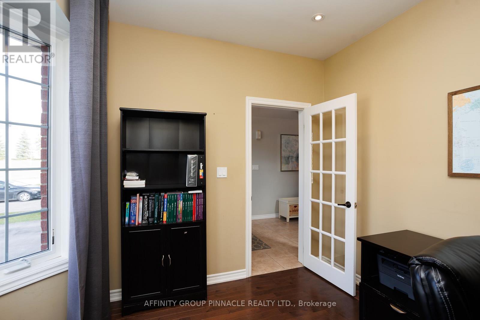 31 Ellis Crescent, Kawartha Lakes, Ontario  K9V 0A5 - Photo 8 - X12568208