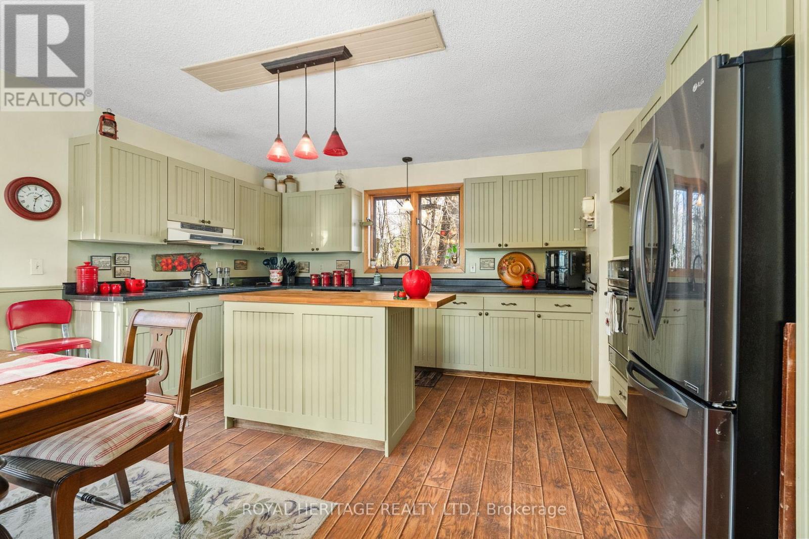 286 Holden Road, Magnetawan, Ontario  P0A 1C0 - Photo 12 - X12568052