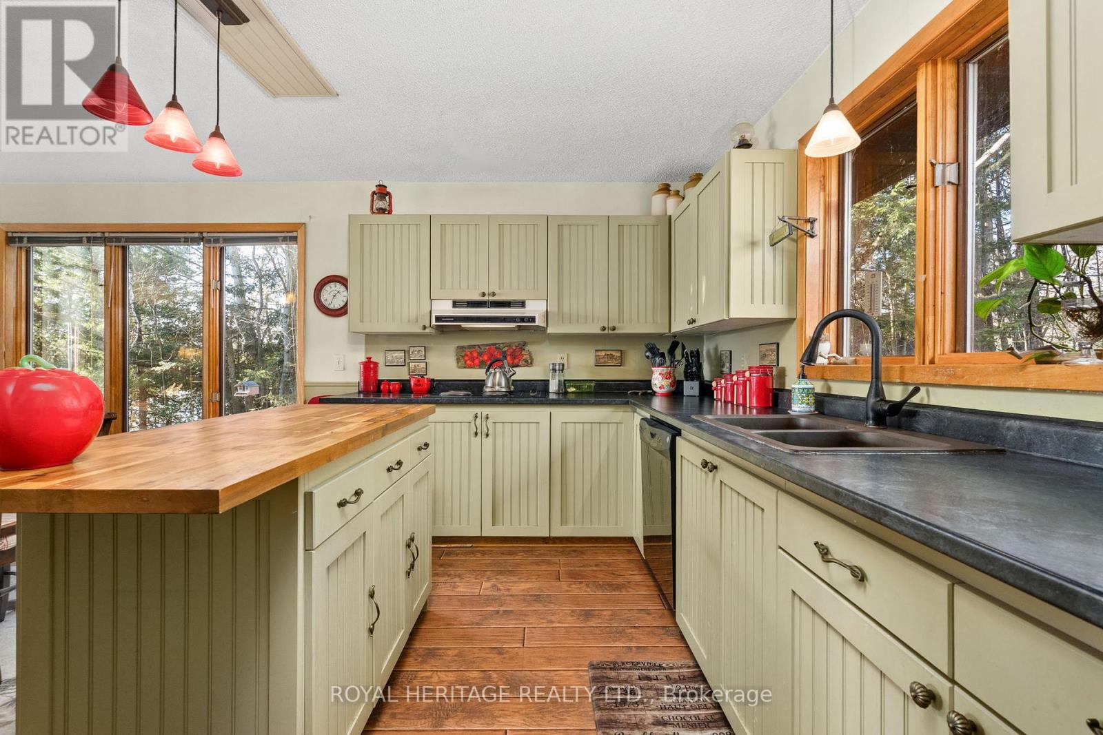 286 Holden Road, Magnetawan, Ontario  P0A 1C0 - Photo 13 - X12568052