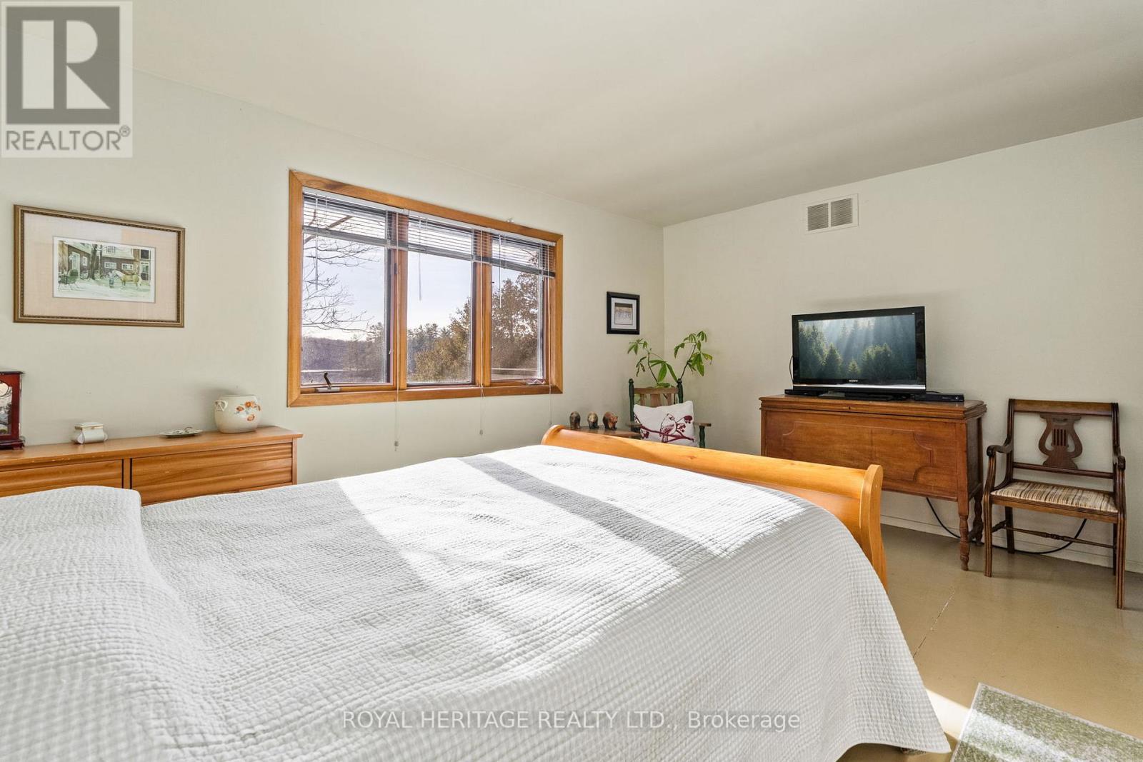 286 Holden Road, Magnetawan, Ontario  P0A 1C0 - Photo 21 - X12568052