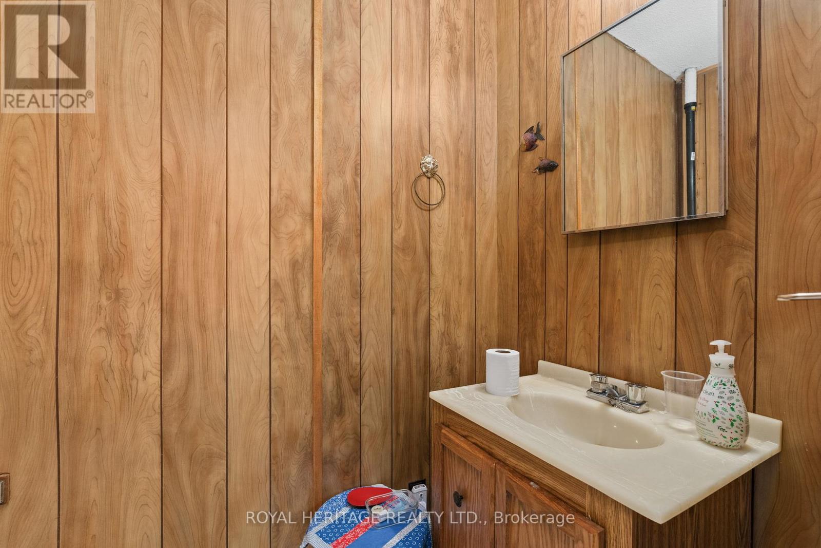 286 Holden Road, Magnetawan, Ontario  P0A 1C0 - Photo 36 - X12568052