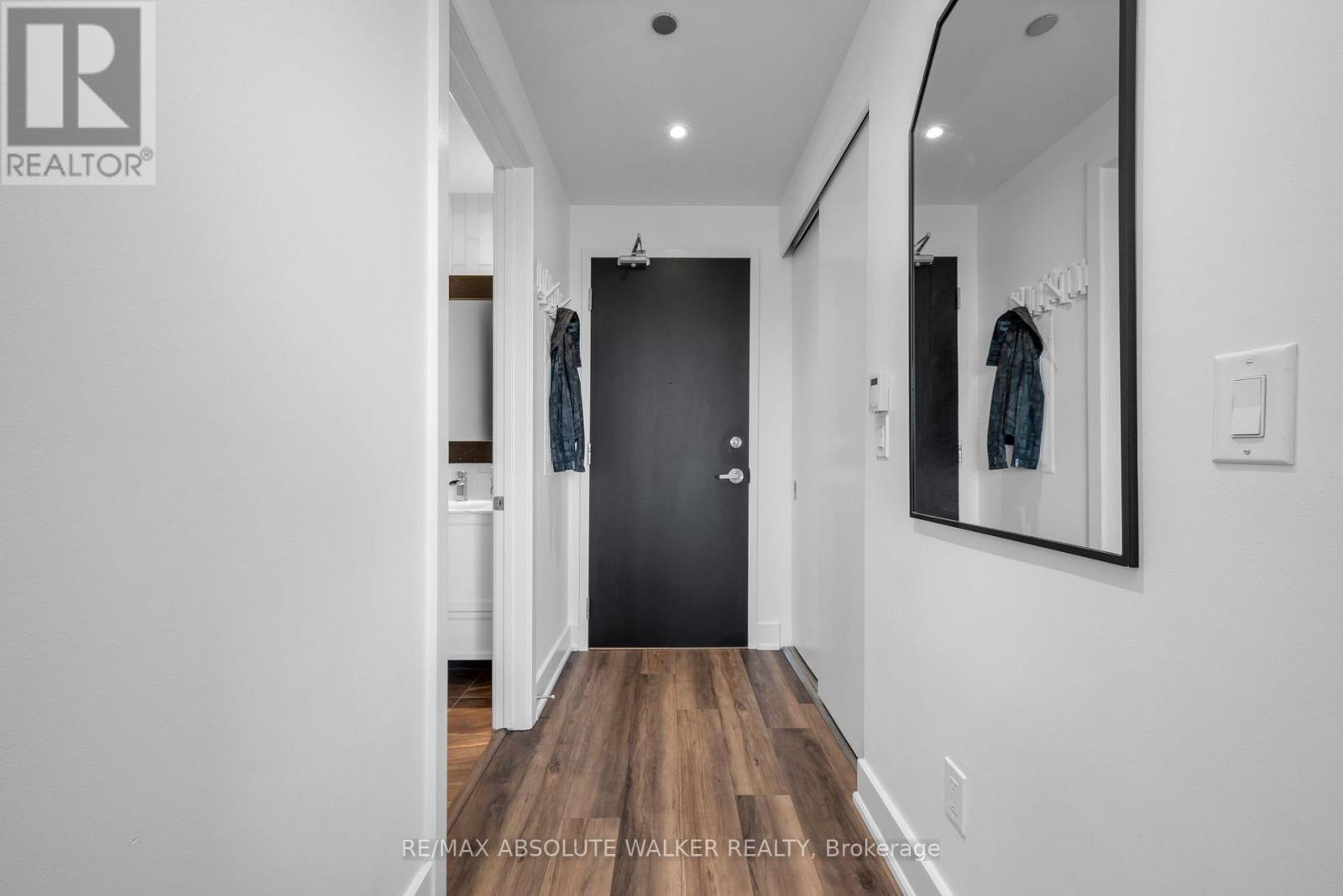 1006 - 7 Marquette Avenue, Ottawa, Ontario  K1L 8A7 - Photo 5 - X12568090