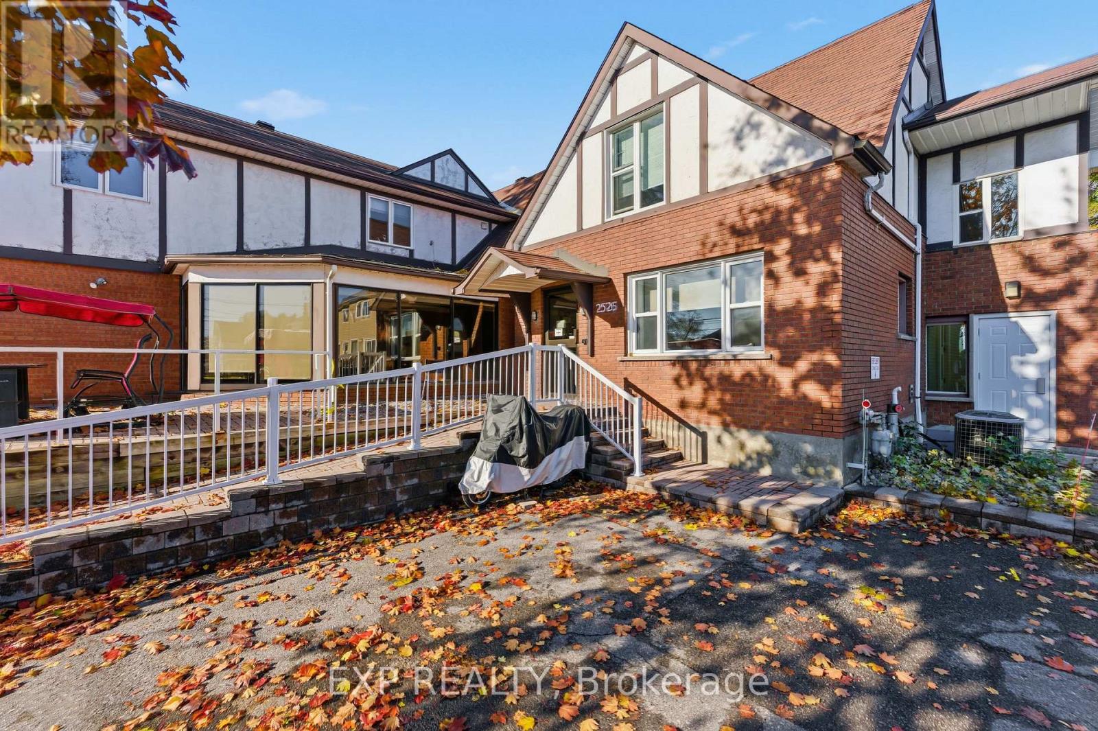 2526 Laurier Street, Clarence-Rockland, Ontario  K4K 1B1 - Photo 4 - X12568200