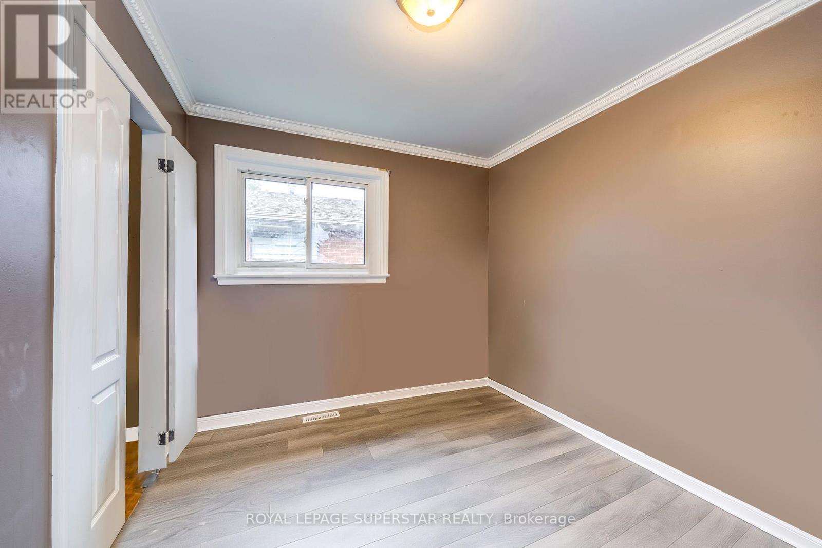 8 Midhurst Drive, Toronto, Ontario  M9V 1Z7 - Photo 10 - W12517022