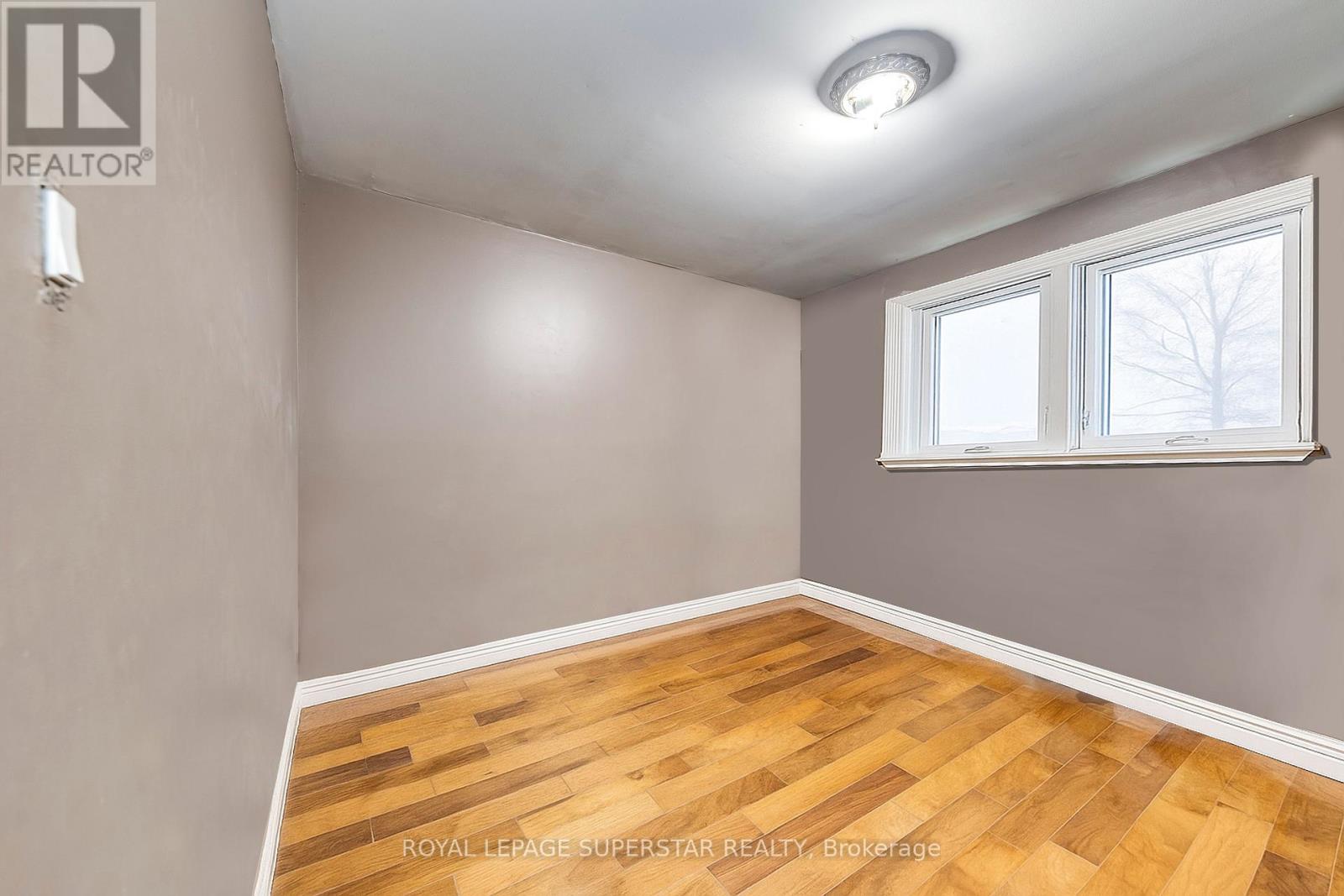 8 Midhurst Drive, Toronto, Ontario  M9V 1Z7 - Photo 12 - W12517022