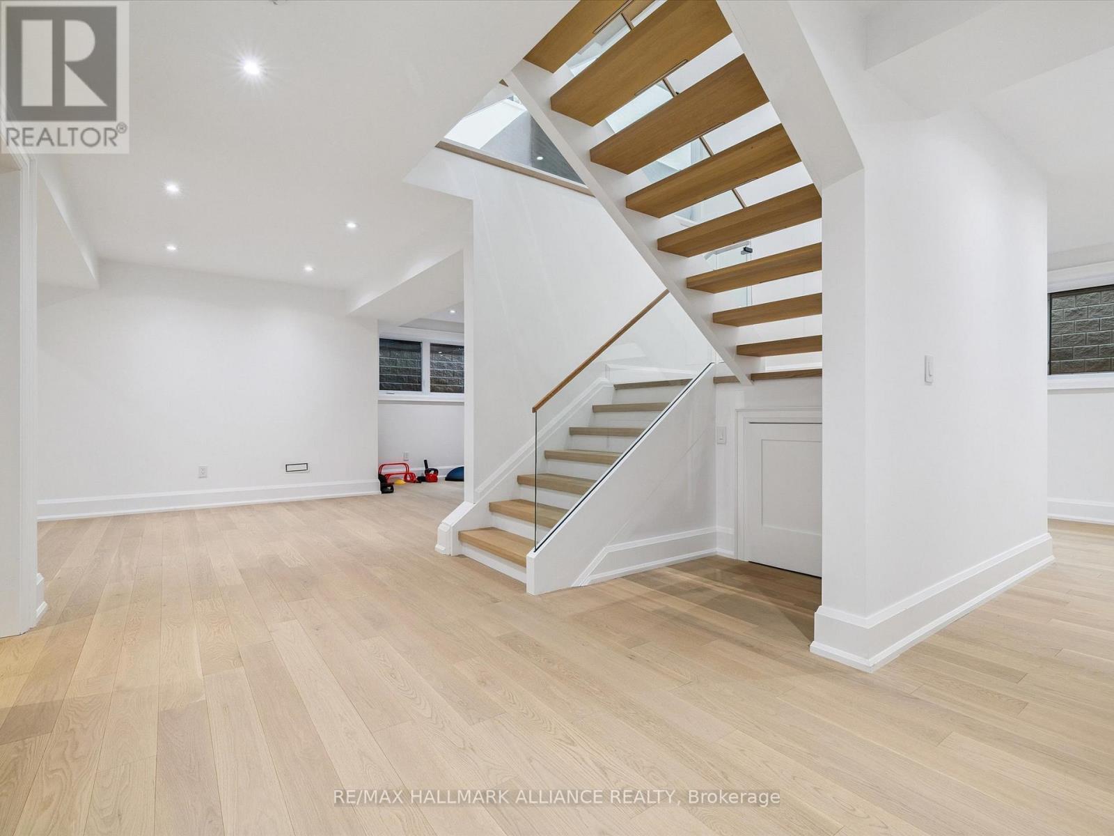 2074 Seabrook Drive, Oakville, Ontario  L6L 2T9 - Photo 38 - W12567094