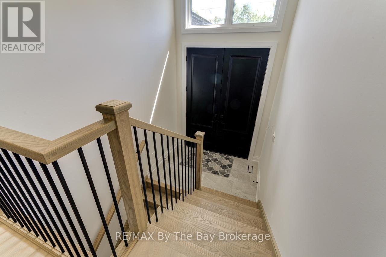 91 Summer View Avenue, Collingwood, Ontario  L9Y 3Z1 - Photo 5 - S12568192