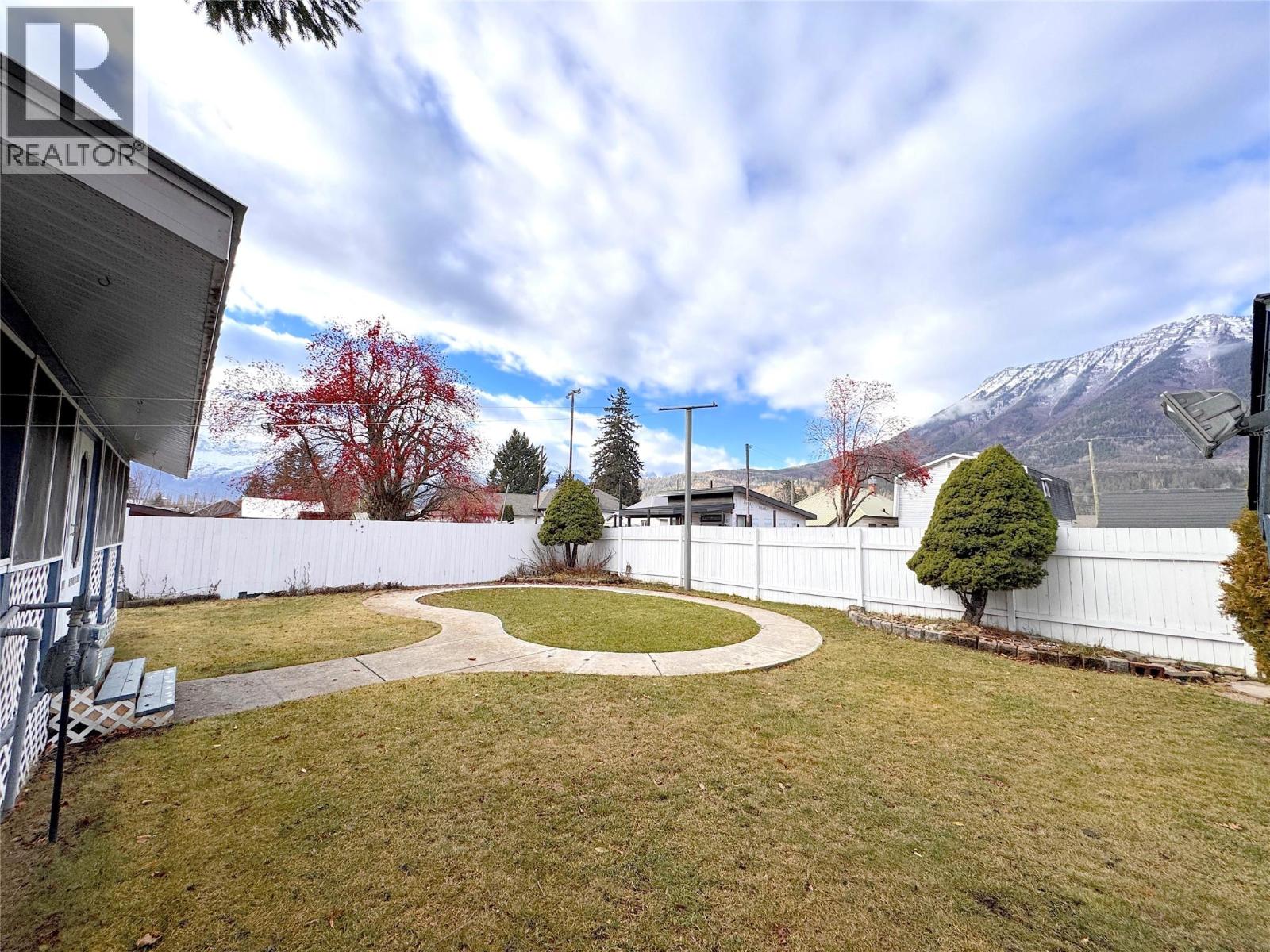 1161 4th Avenue, Fernie, British Columbia  V0B 1M0 - Photo 31 - 10369105