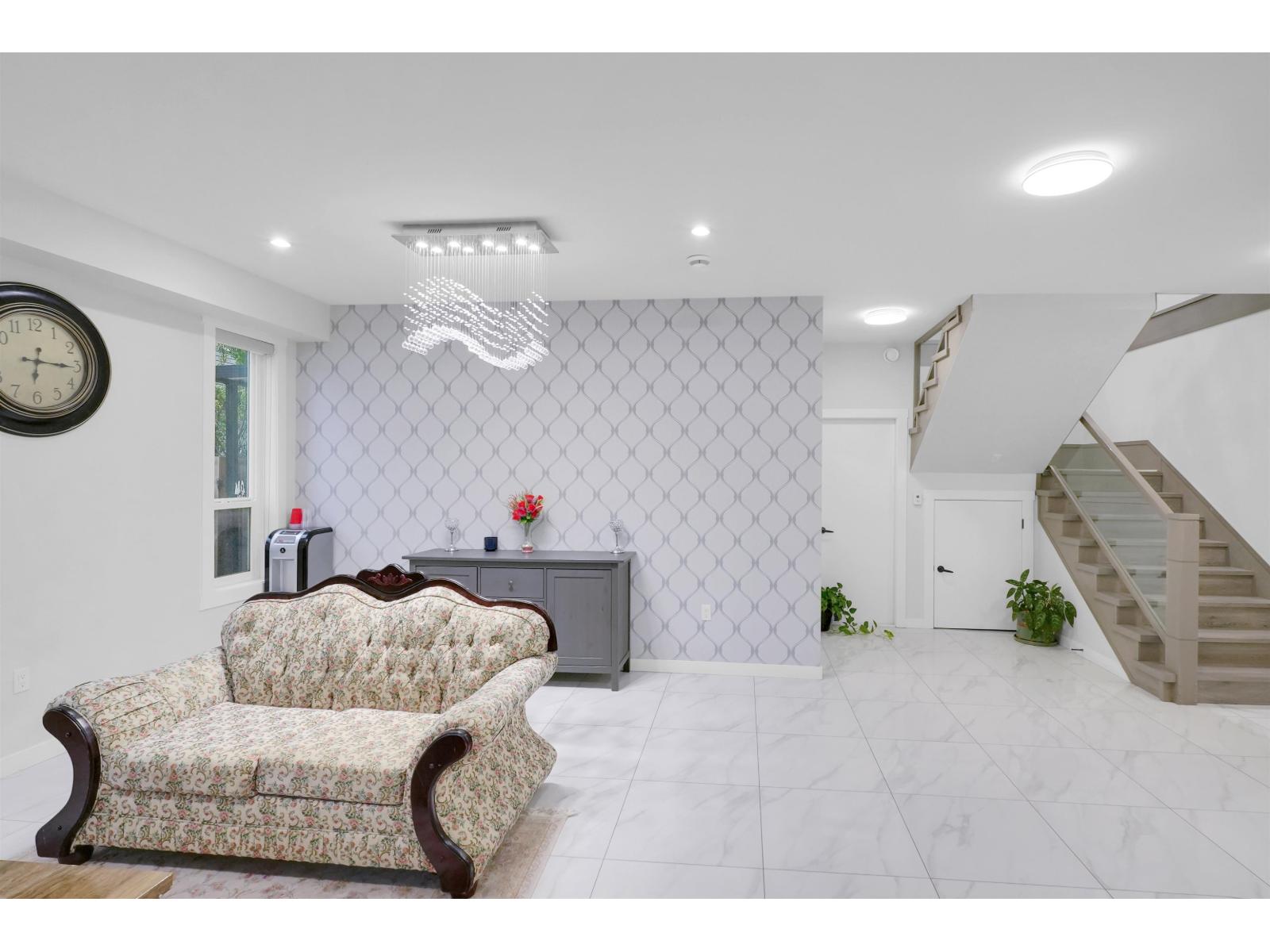 8069 124 Street, Surrey, British Columbia  V3W 0X7 - Photo 3 - R3053349