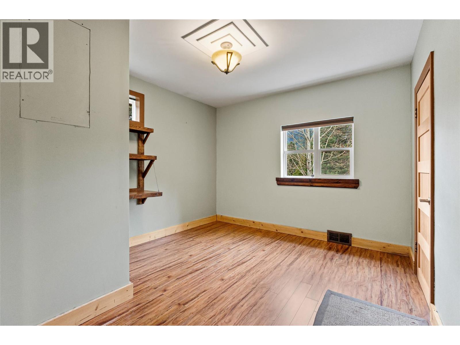 6927 Customs Road, Kingsgate, British Columbia V0B 1V1 - Photo 20 - 10369550