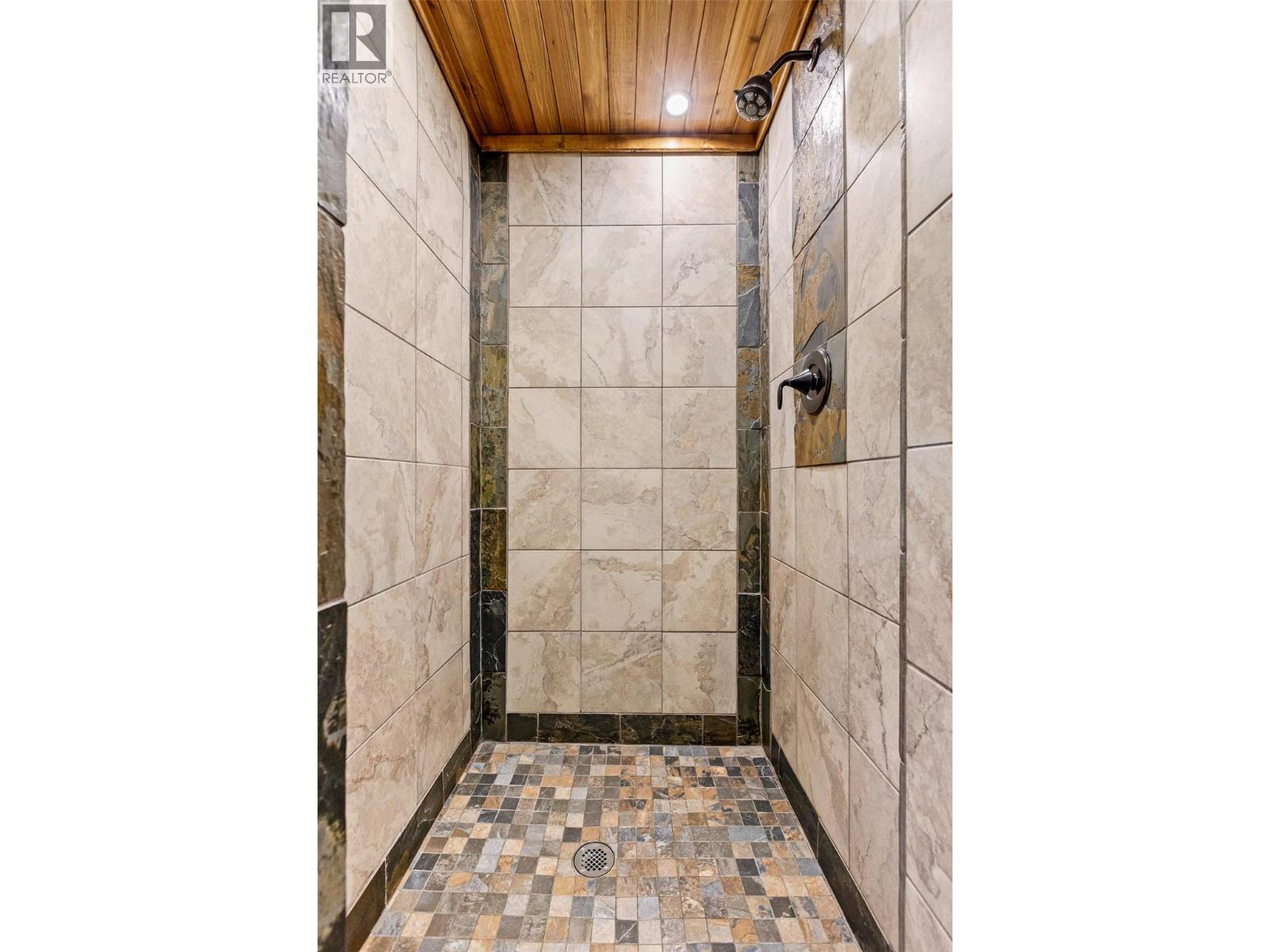 6927 Customs Road, Kingsgate, British Columbia V0B 1V1 - Photo 23 - 10369550