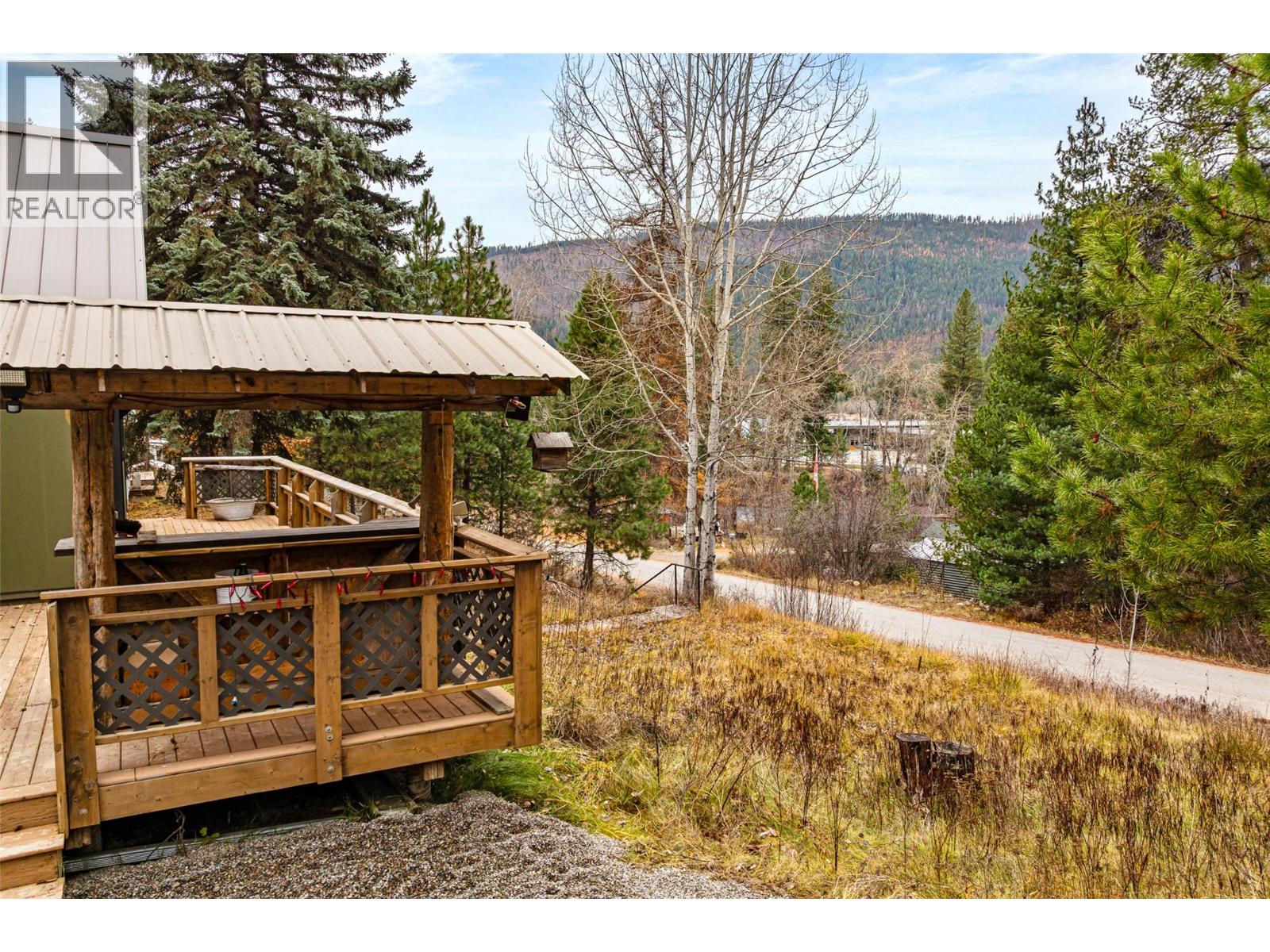 6927 Customs Road, Kingsgate, British Columbia V0B 1V1 - Photo 49 - 10369550