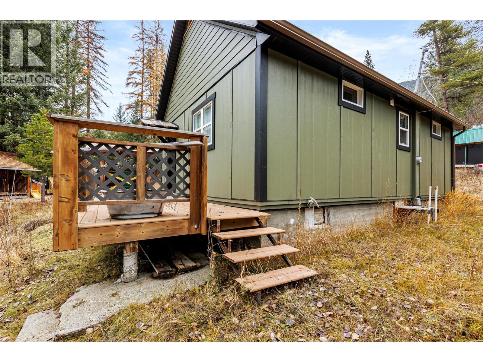 6927 Customs Road, Kingsgate, British Columbia V0B 1V1 - Photo 31 - 10369550