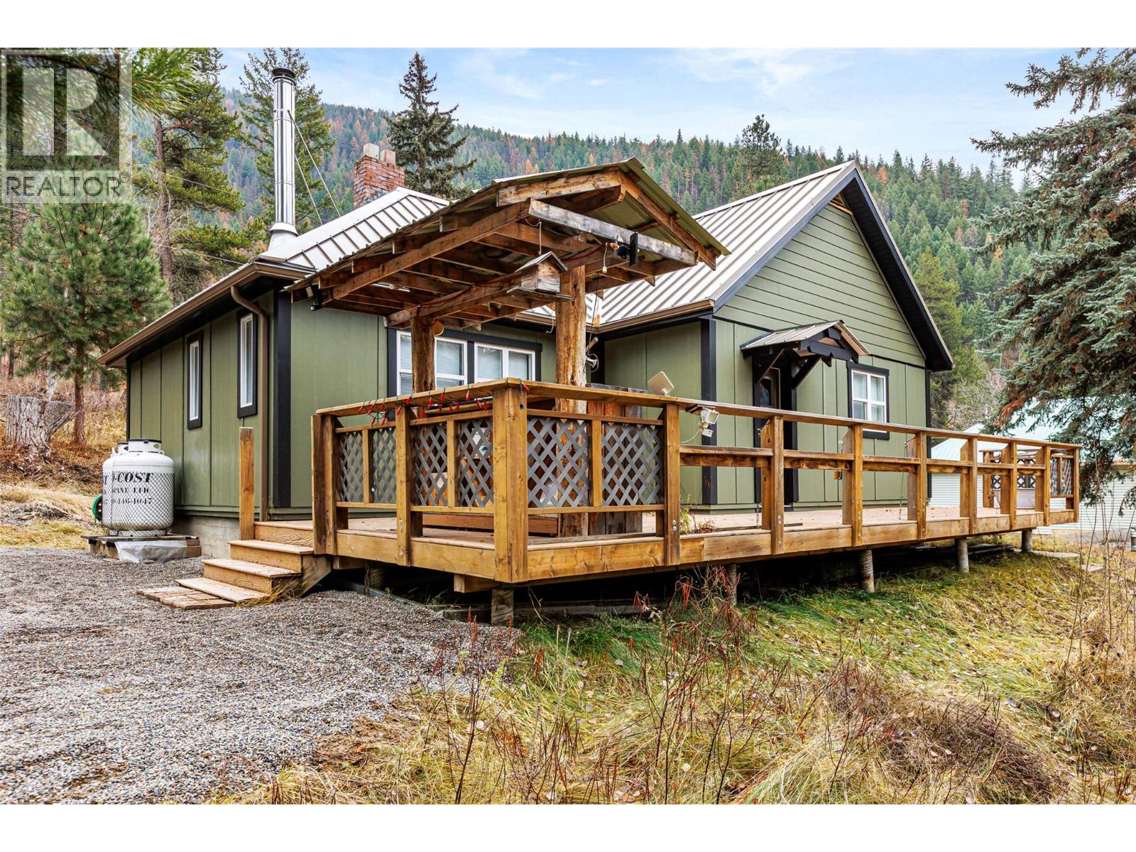 6927 Customs Road, Kingsgate, British Columbia V0B 1V1 - Photo 5 - 10369550