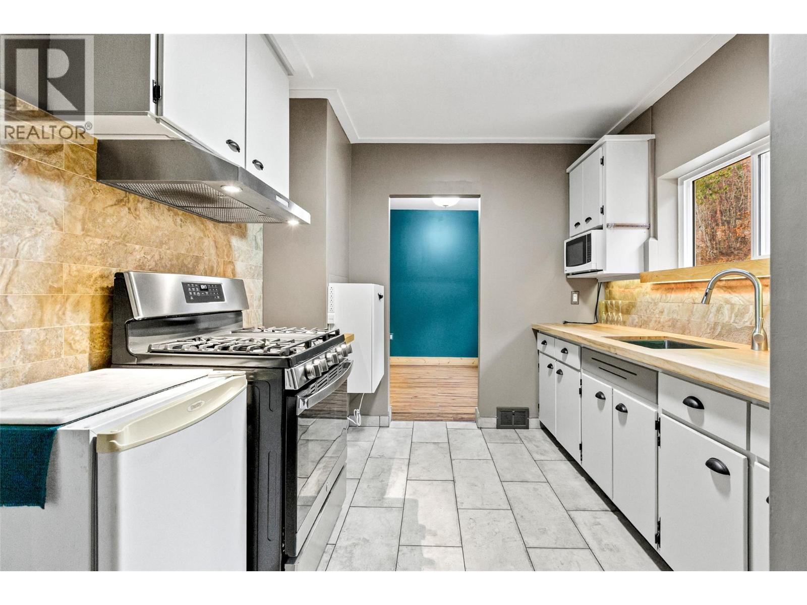 6927 Customs Road, Kingsgate, British Columbia V0B 1V1 - Photo 18 - 10369550