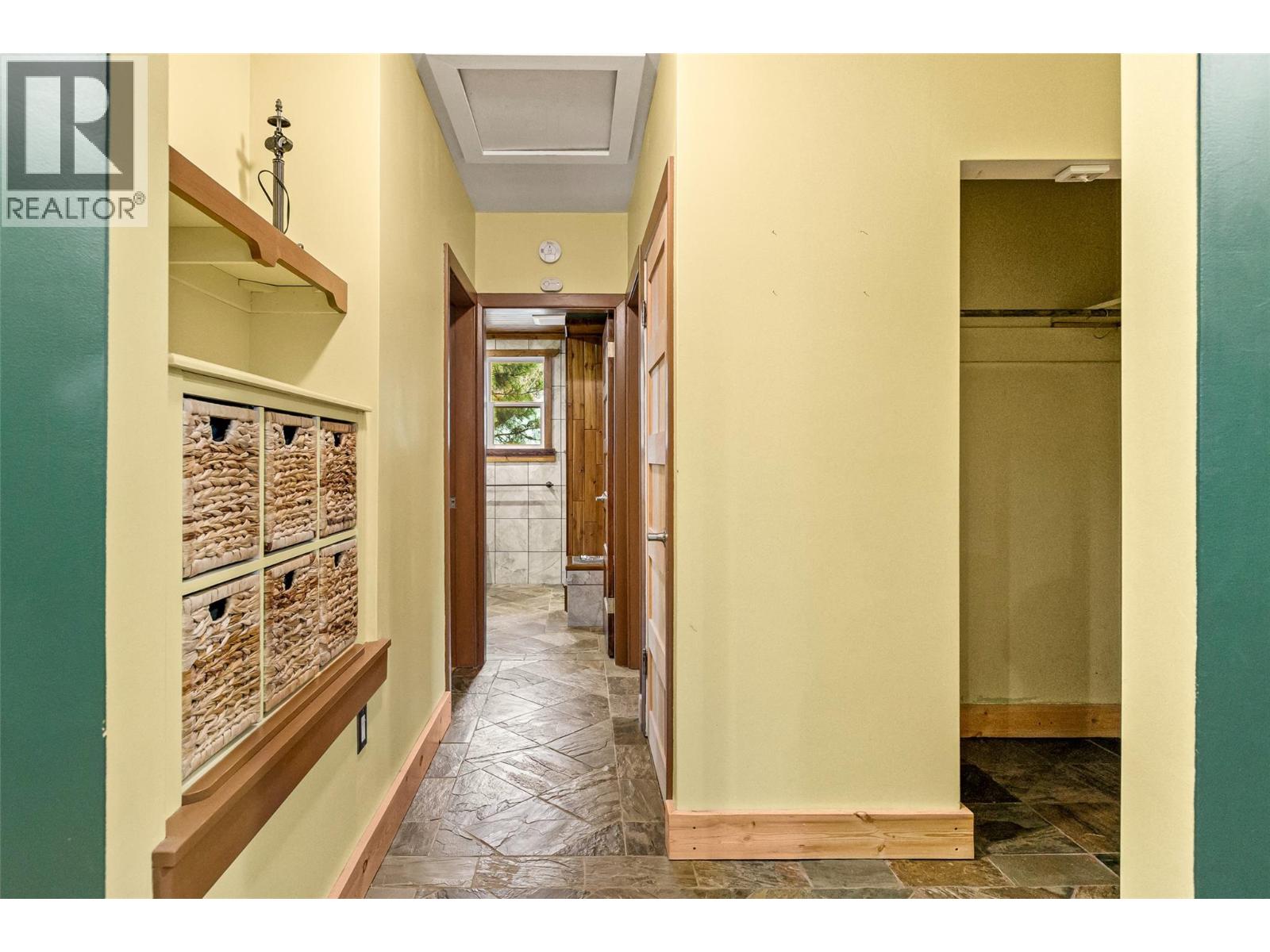 6927 Customs Road, Kingsgate, British Columbia V0B 1V1 - Photo 19 - 10369550