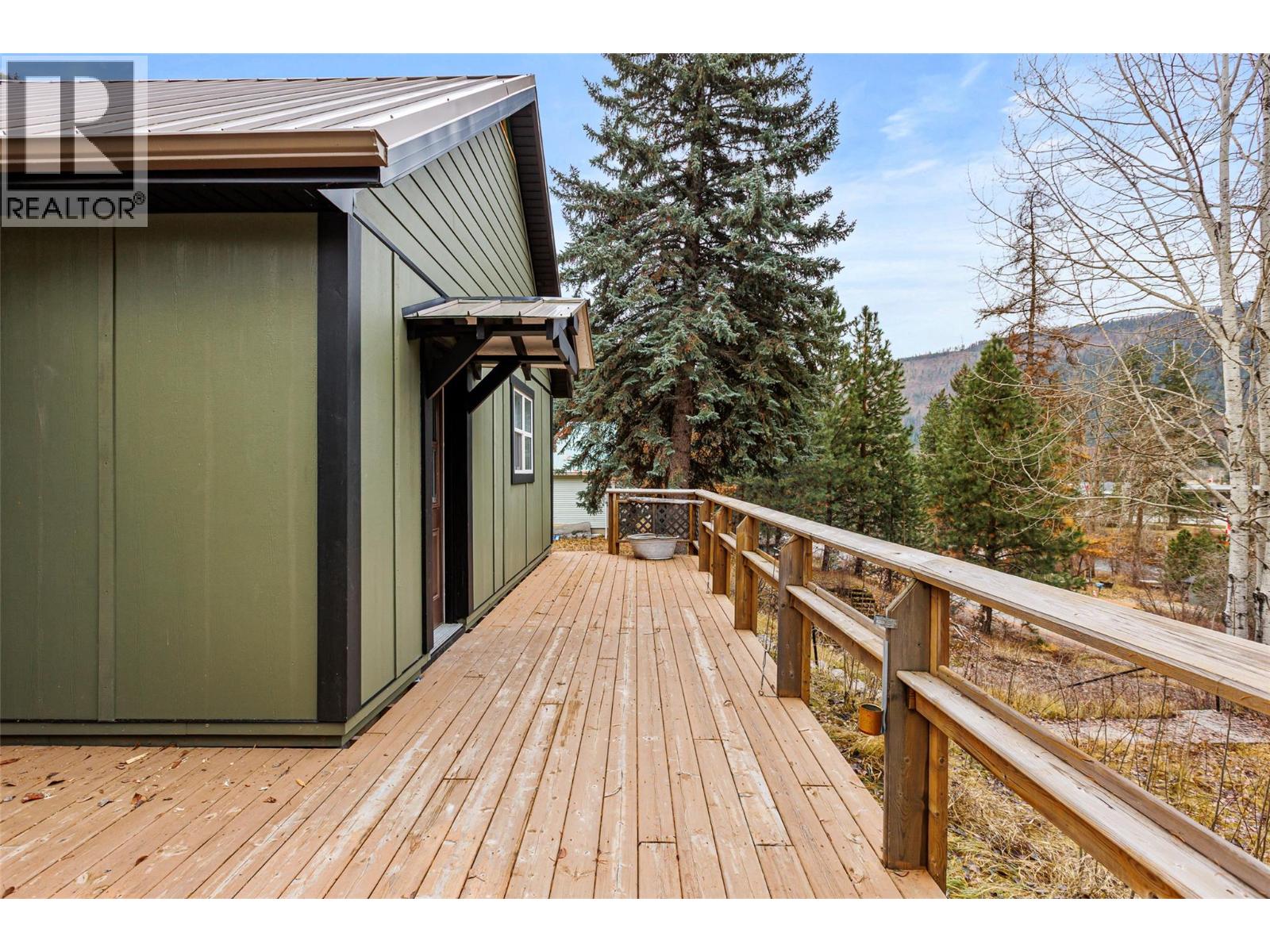 6927 Customs Road, Kingsgate, British Columbia V0B 1V1 - Photo 8 - 10369550