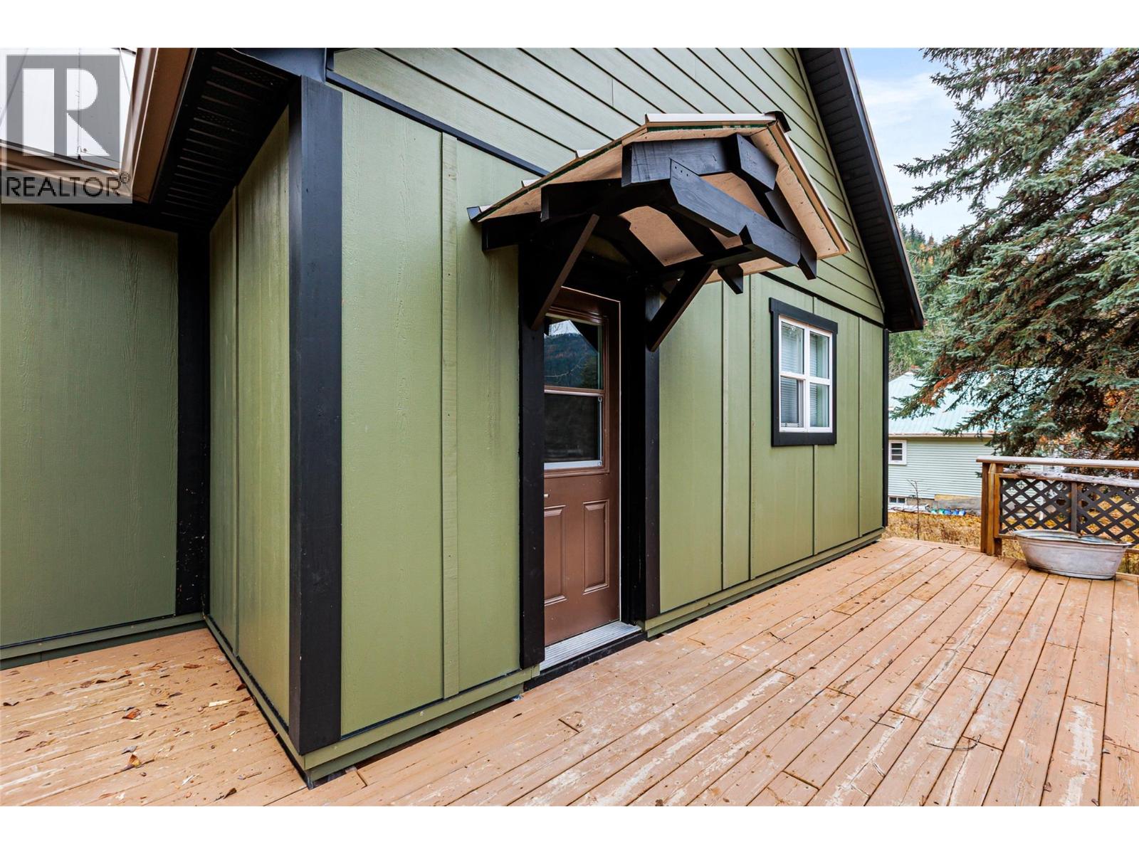 6927 Customs Road, Kingsgate, British Columbia V0B 1V1 - Photo 10 - 10369550