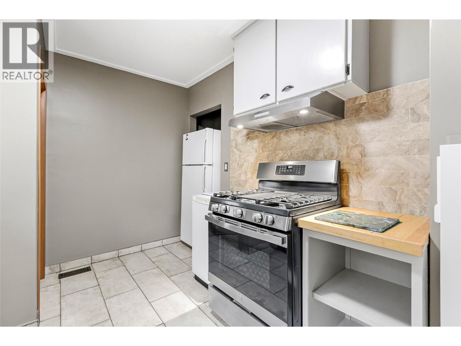 6927 Customs Road, Kingsgate, British Columbia V0B 1V1 - Photo 17 - 10369550