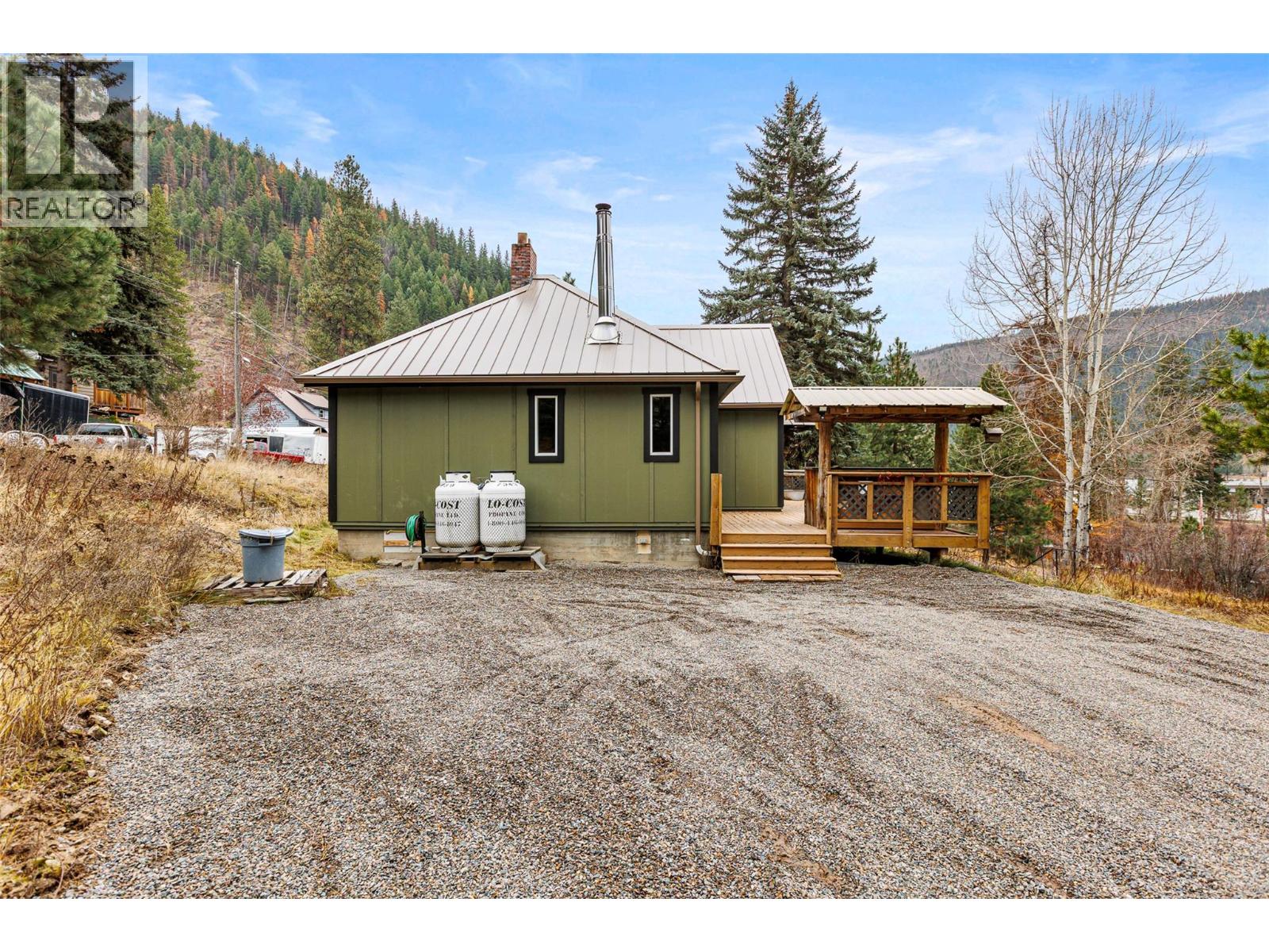 6927 Customs Road, Kingsgate, British Columbia V0B 1V1 - Photo 4 - 10369550