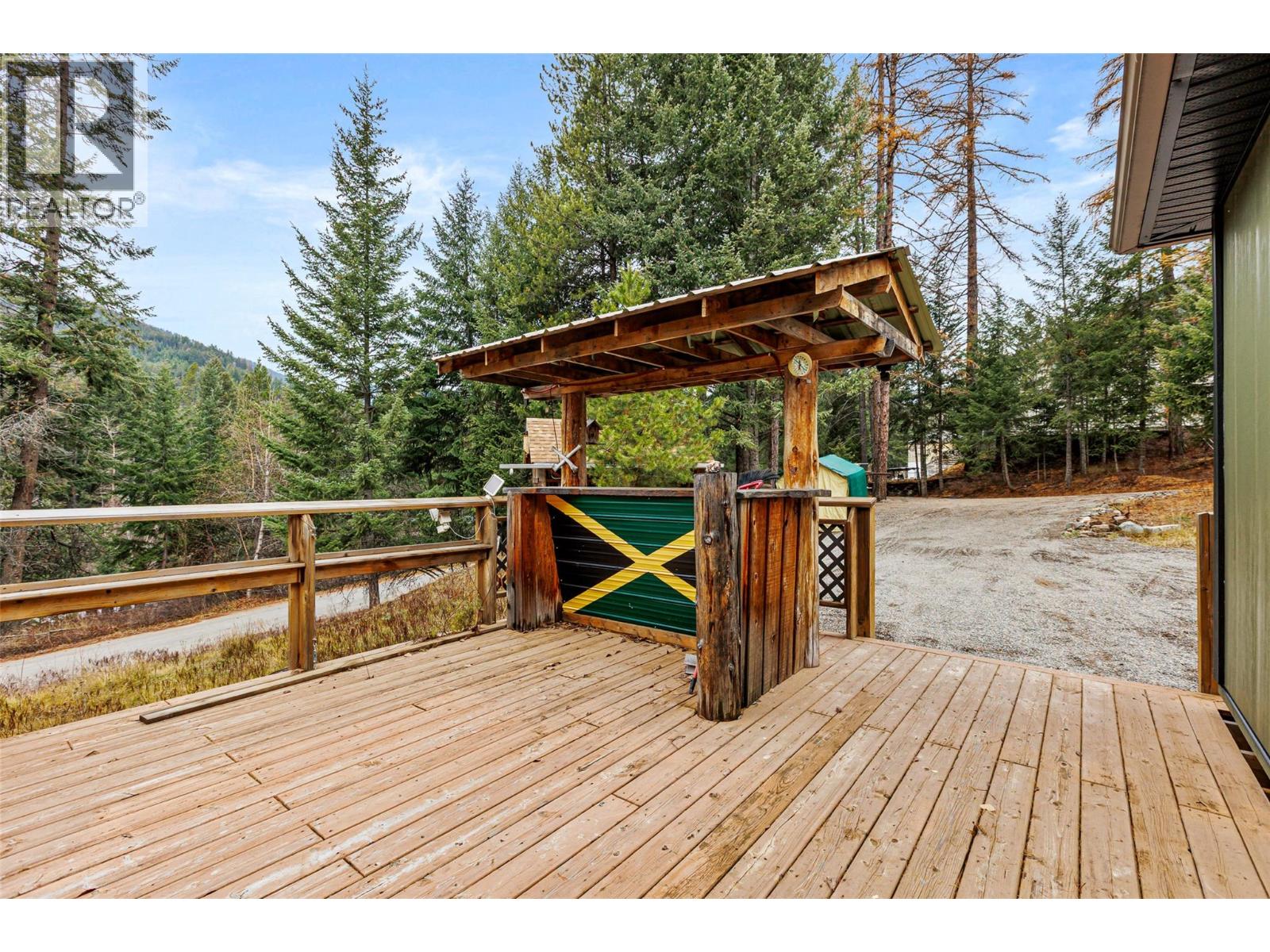 6927 Customs Road, Kingsgate, British Columbia V0B 1V1 - Photo 7 - 10369550