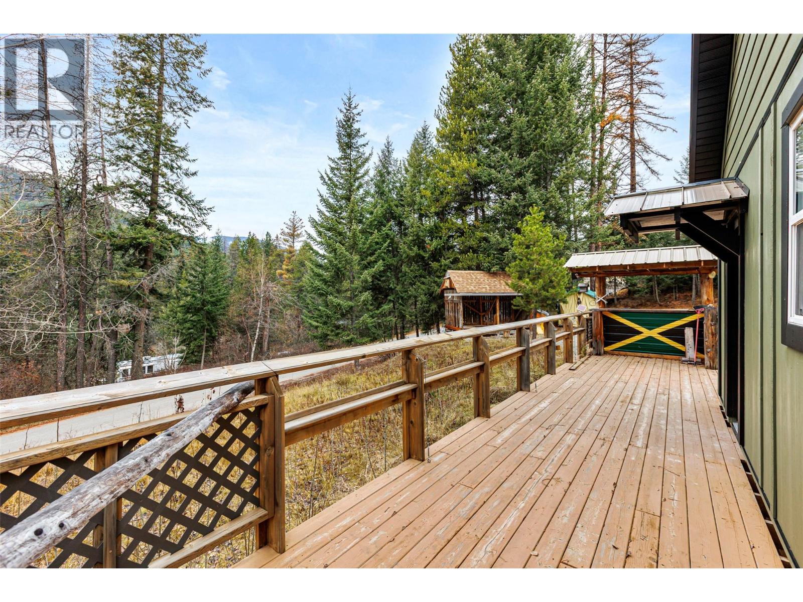 6927 Customs Road, Kingsgate, British Columbia V0B 1V1 - Photo 9 - 10369550