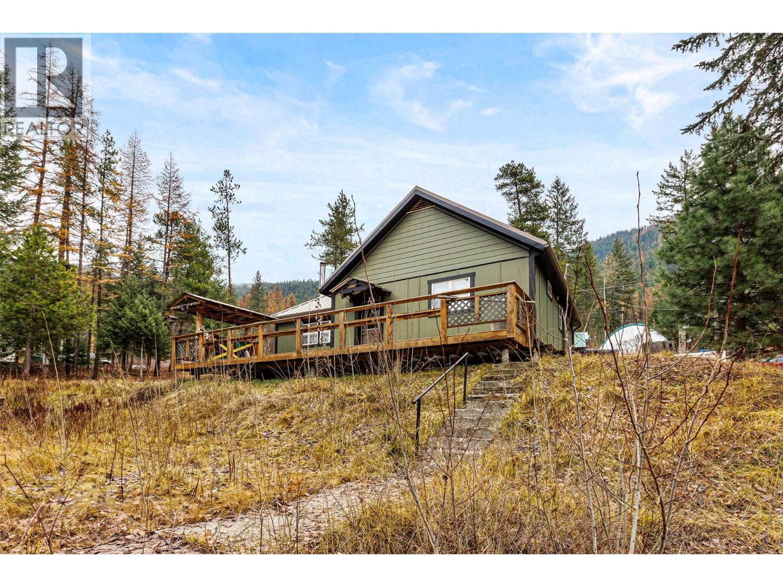 6927 Customs Road, Kingsgate, British Columbia V0B 1V1 - Photo 3 - 10369550