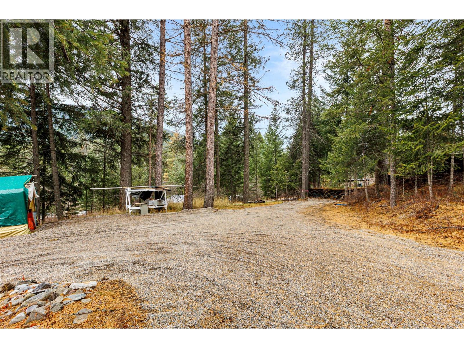 6927 Customs Road, Kingsgate, British Columbia V0B 1V1 - Photo 38 - 10369550