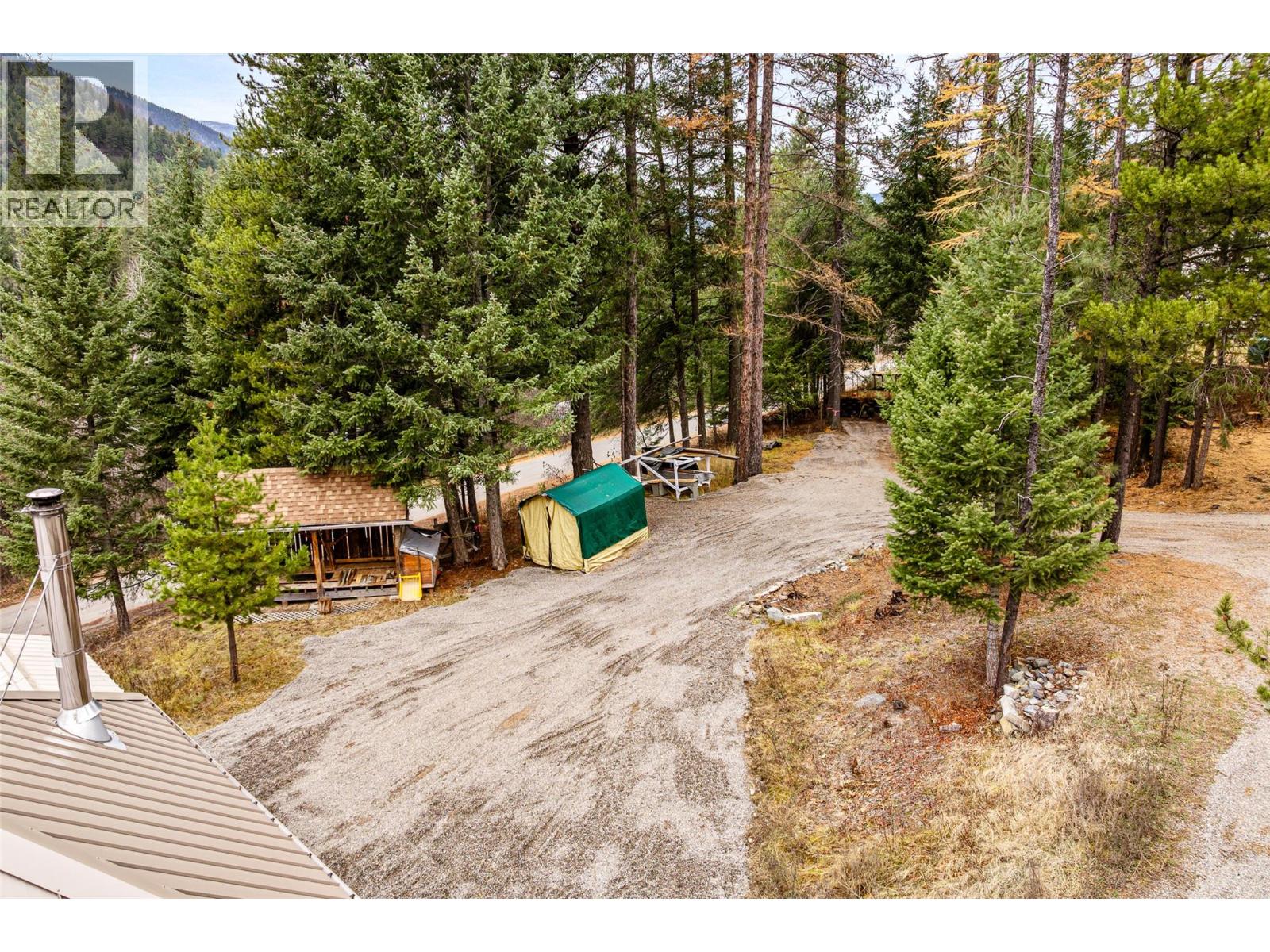 6927 Customs Road, Kingsgate, British Columbia V0B 1V1 - Photo 47 - 10369550