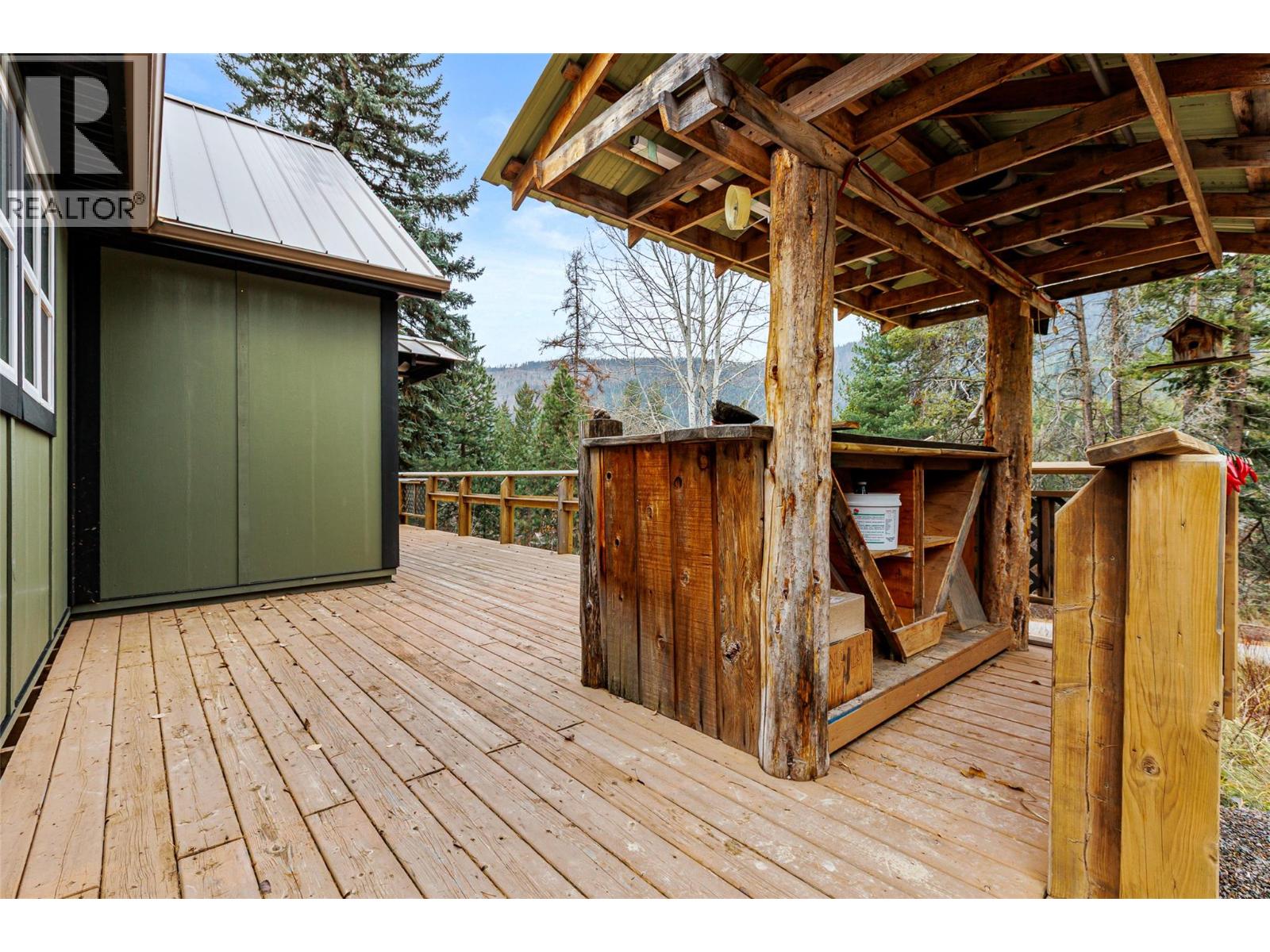 6927 Customs Road, Kingsgate, British Columbia V0B 1V1 - Photo 6 - 10369550