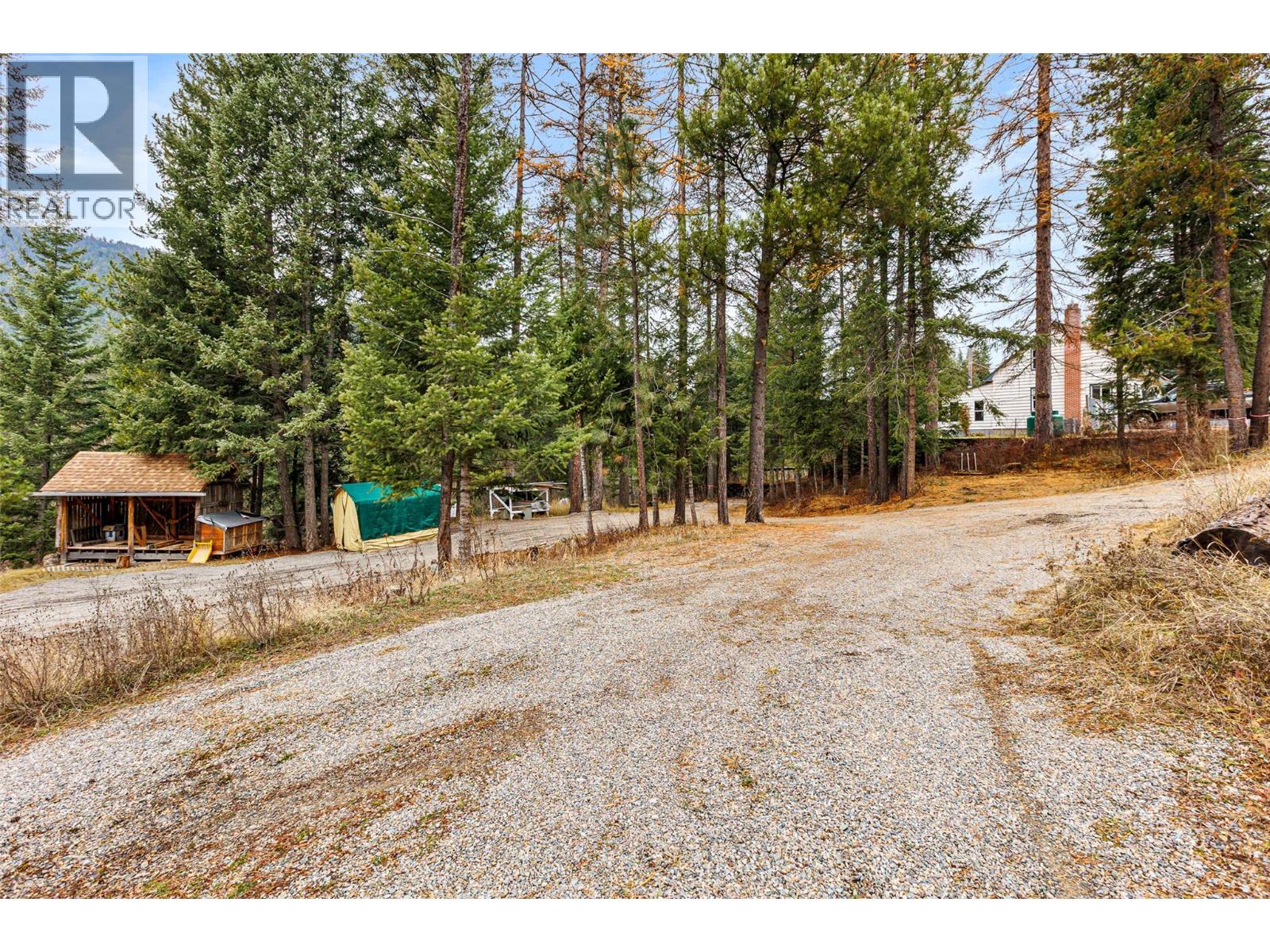 6927 Customs Road, Kingsgate, British Columbia V0B 1V1 - Photo 37 - 10369550