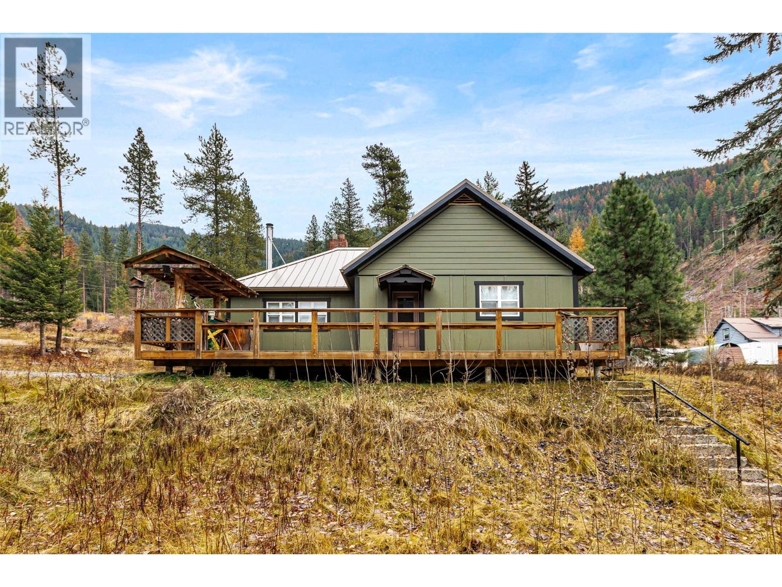 6927 Customs Road, Kingsgate, British Columbia V0B 1V1 - Photo 2 - 10369550