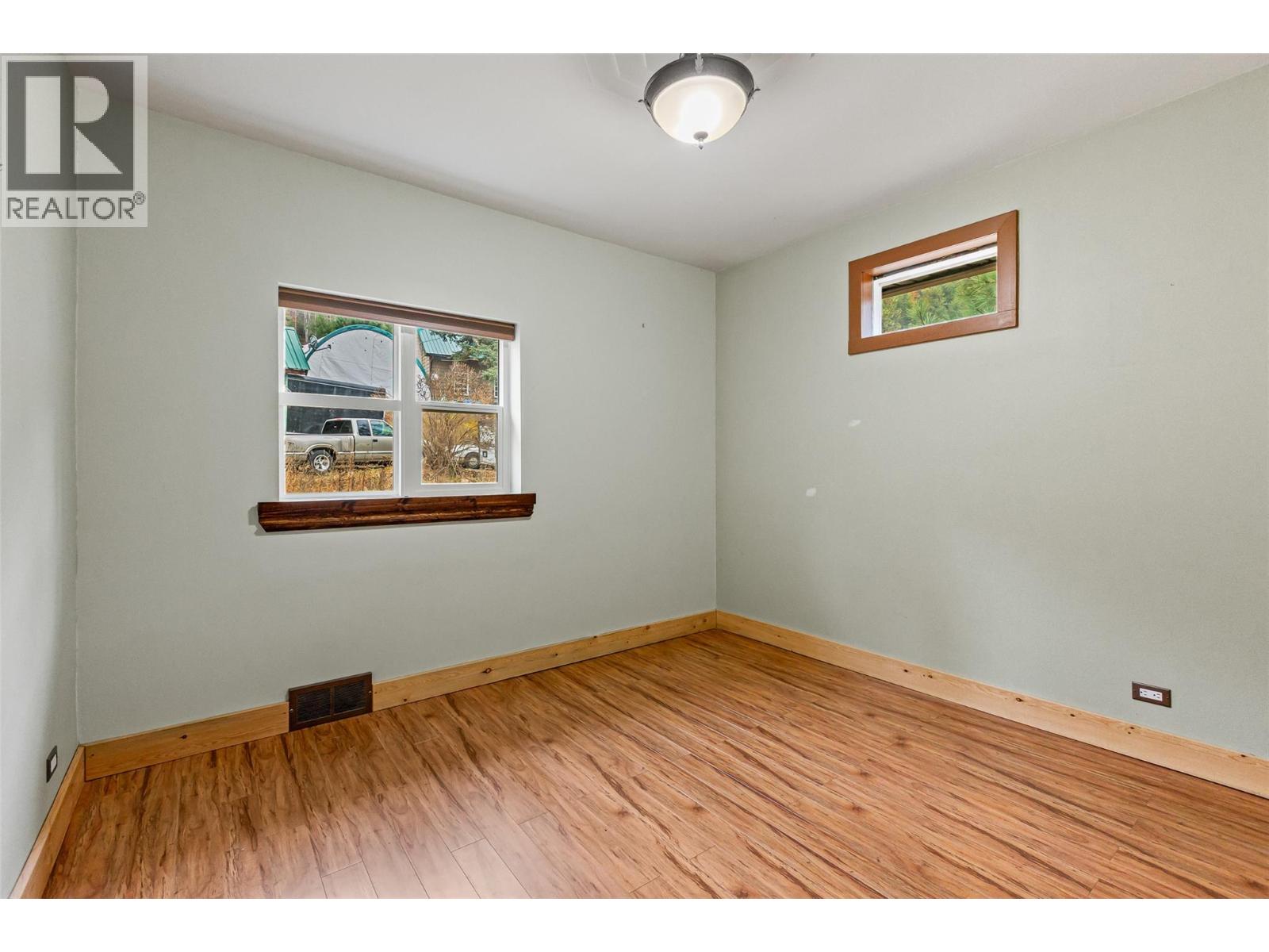 6927 Customs Road, Kingsgate, British Columbia V0B 1V1 - Photo 21 - 10369550